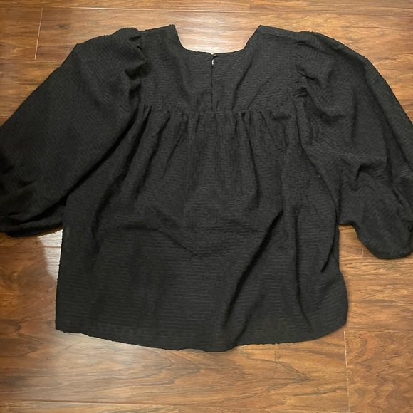 NWOT Ophelia Roe Textured Blouse Size S - Picture 4 of 4